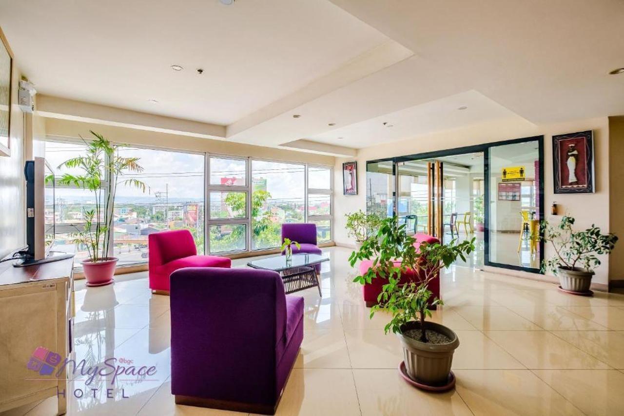 Myspace Hotel @Bgc Pasig City Bagian luar foto